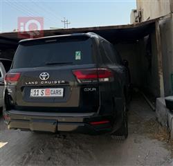 تۆیۆتا لاند کروزەر